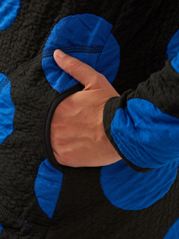 Pont Neuf Jola - svart tunika i kraftig kvalitet med stora blå prickar