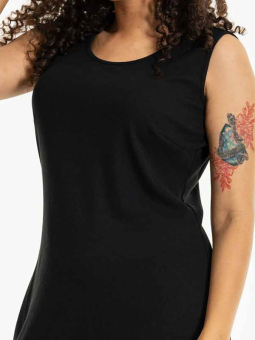 DOLLY - Plus Size Klänning från Studio