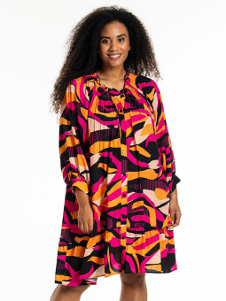JEANETT - Plus Size Klänning från Studio