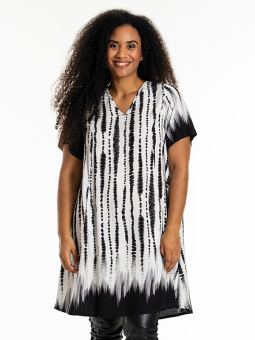 BIRGITTE - Plus Size Klänning från Studio