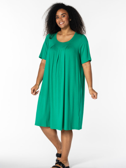 KICKA - Plus Size Klänning från Studio