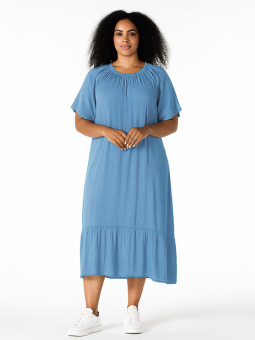 YELVA - Plus Size Klänning från Studio