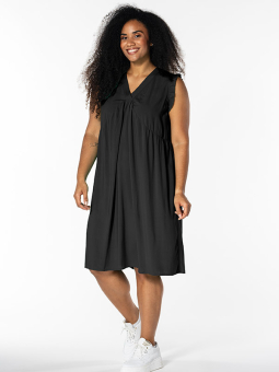DUSINE - Plus Size Klänning från Studio