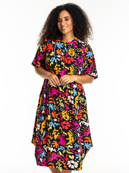 LANI - Plus Size Klänning från Studio