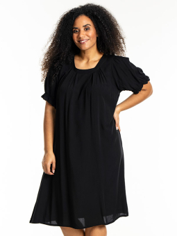 LOUISE - Plus Size Klänning från Studio
