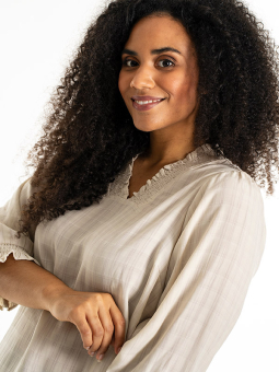 FEODORA - Plus Size Blus från Studio