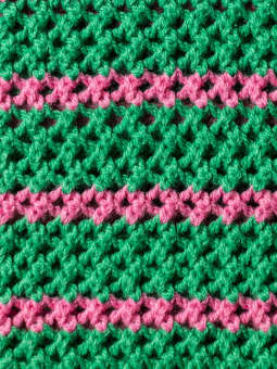 Gozzip CAROLINA - Stickad grön blus med rosa ränder