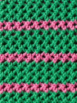 Gozzip CAROLINA - Stickad grön blus med rosa ränder