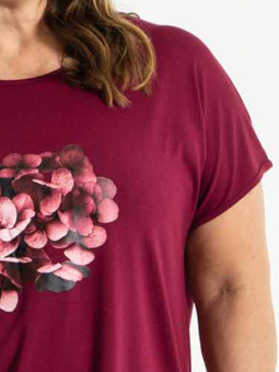 Gozzip GITTE - Bordeaux t-shirt i viskos med blommönster