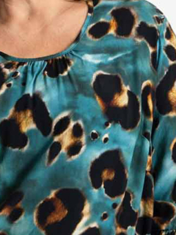 Gozzip THILDE - Petroleumsfarvet bluse med leopardprint