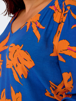 Only Carmakoma DAGNY - Blå bluse med orange print 