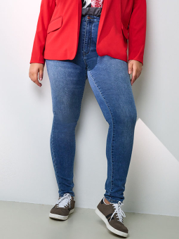 CARICONIC - Plus Size Jeans från Only Carmakoma