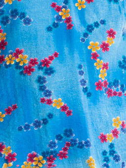 Studio ADI - Blå blus med blommönster
