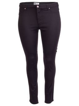 Plus Size Jeans från Studio