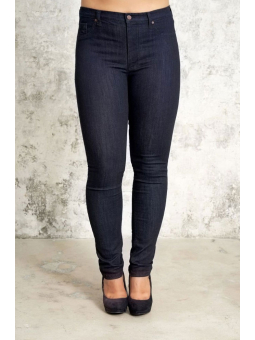 Plus Size Jeans från Studio