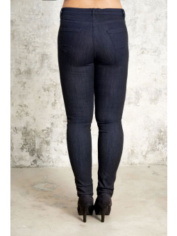 Plus Size Jeans från Studio