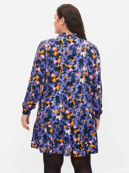Zizzi lila viskostunika med vackra blommor