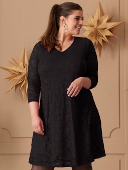 Zhenzi Neola - Vacker svart spetsklänning